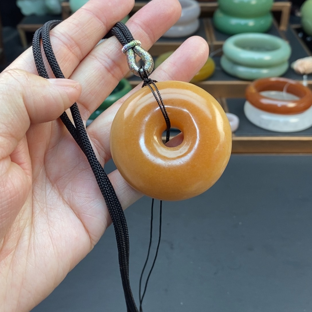 石英质玉吊坠未镶嵌