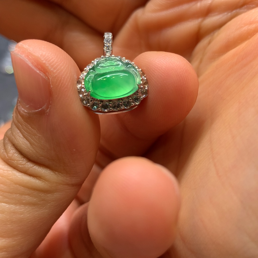 翡翠颈饰18K金镶嵌吊坠