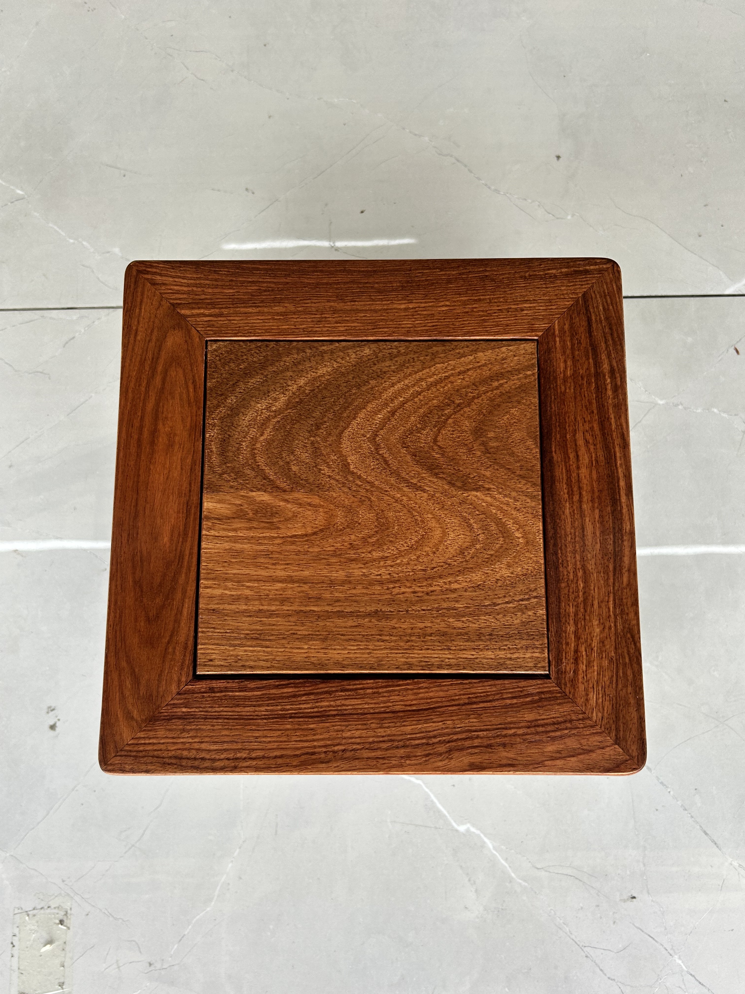 刺猬紫檀小方凳子27*27*27