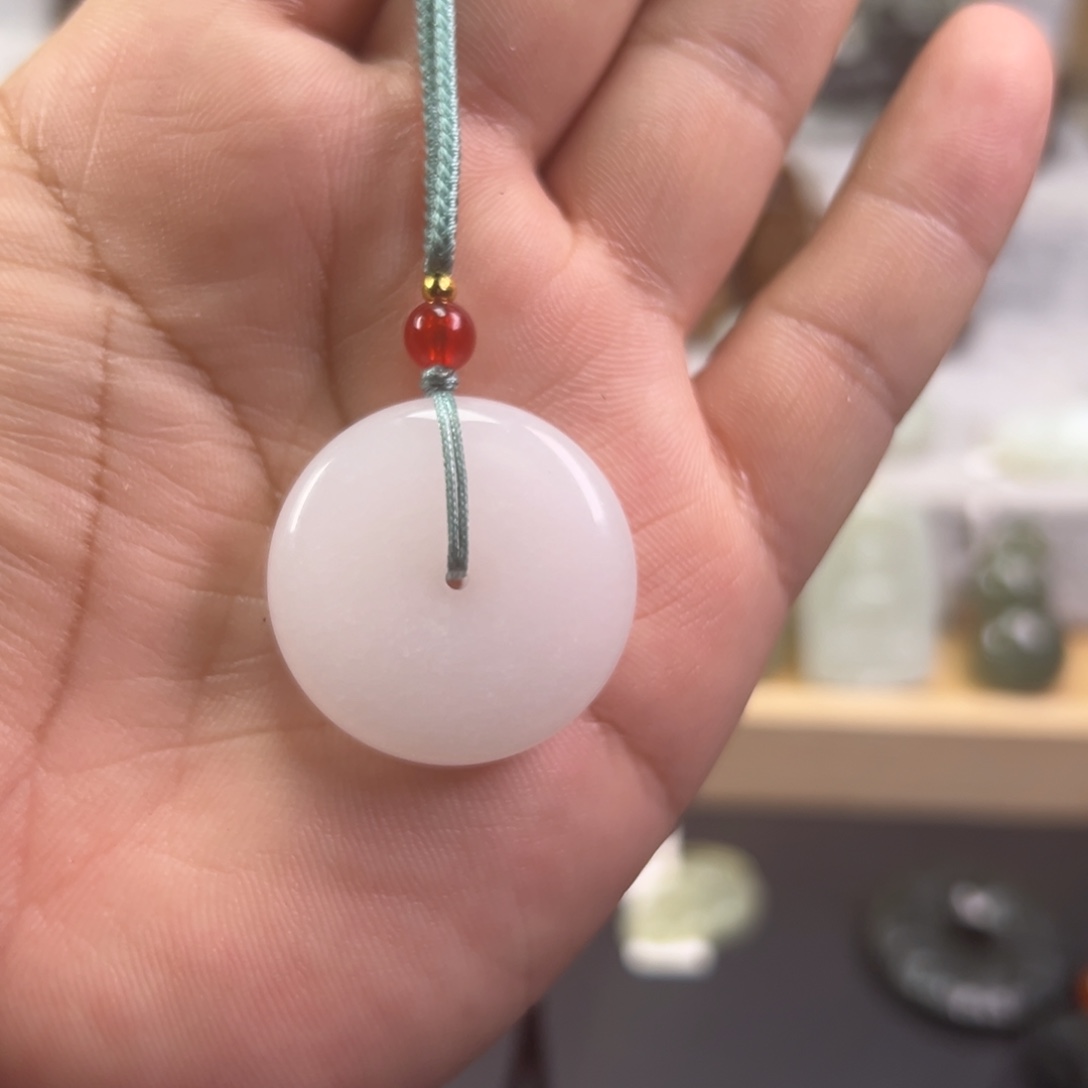 石英质玉（金丝玉）颈饰未镶嵌