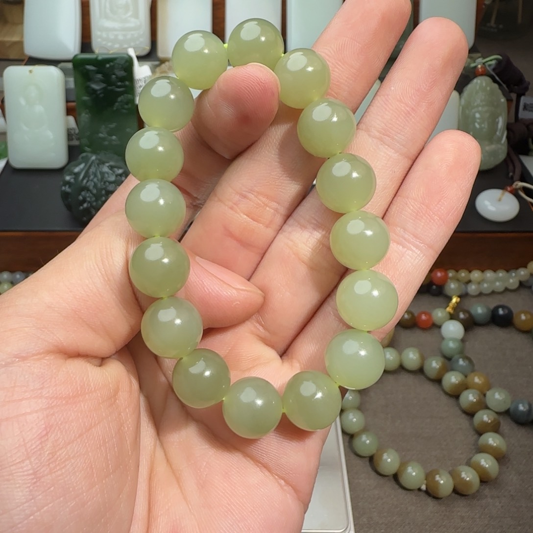 和田玉手串未镶嵌时**猫