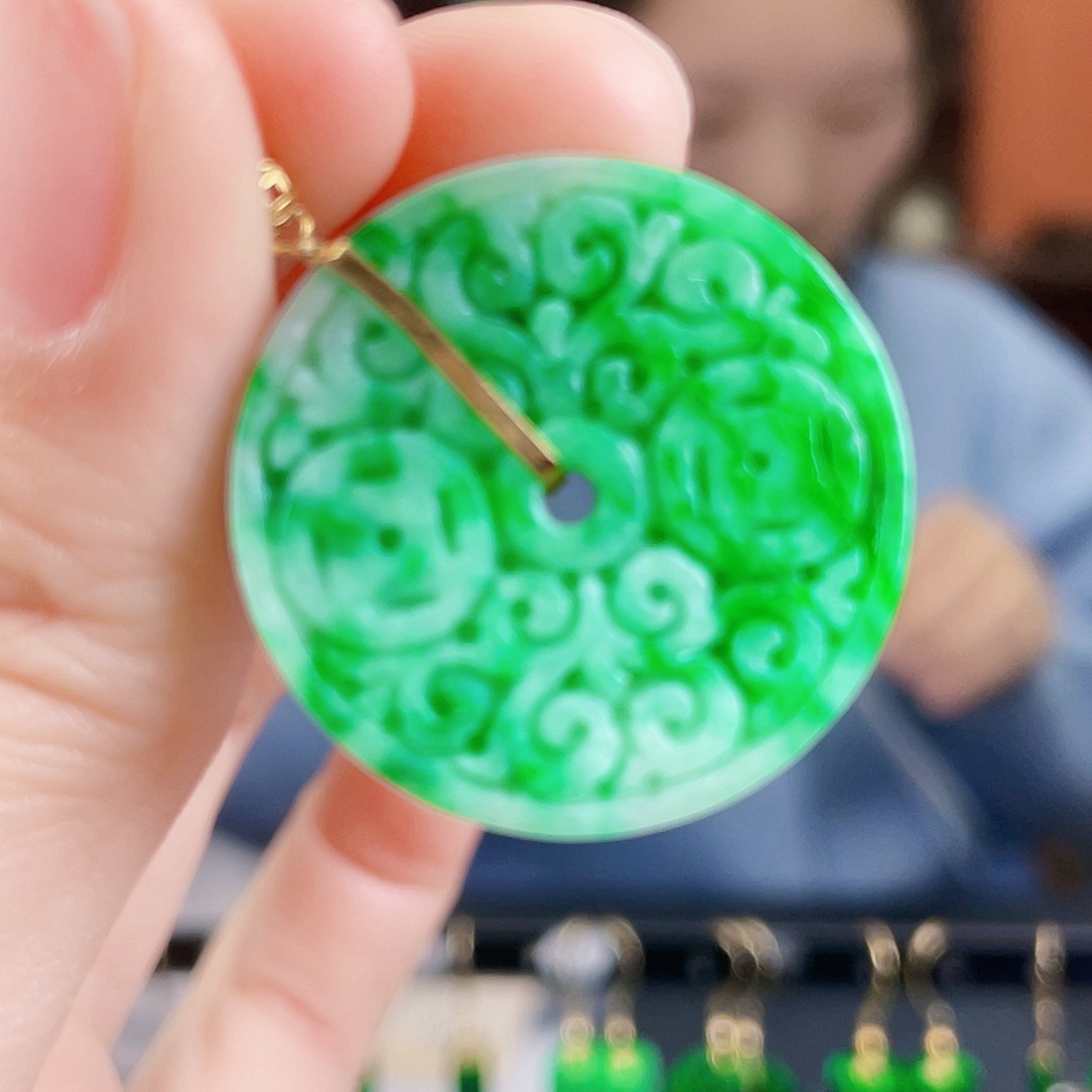 翡翠18K金镶嵌耳饰