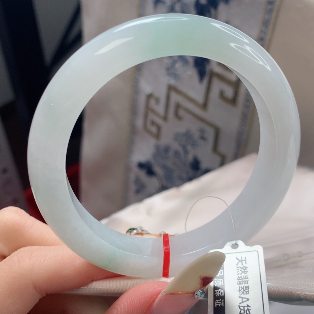 翡翠手镯未镶嵌56.8圈口
