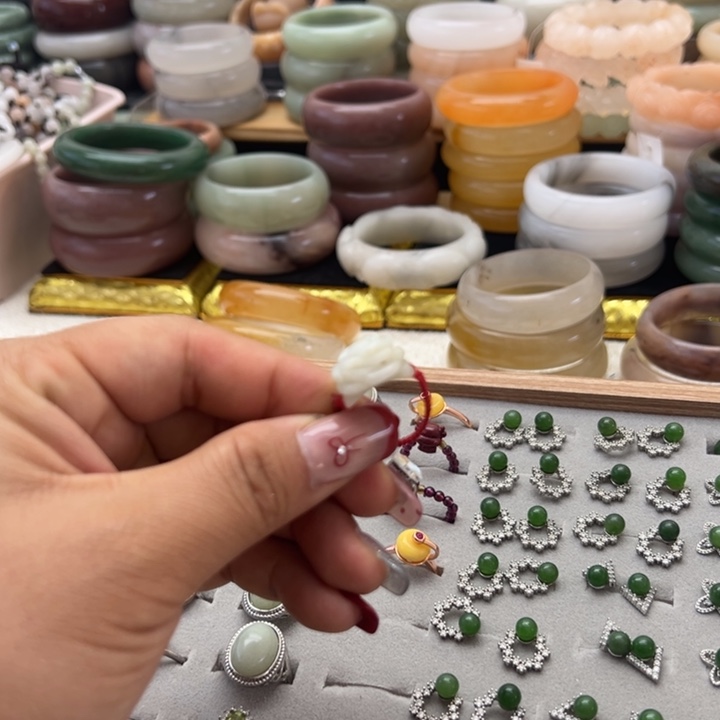 一***思石英岩玉合金手镯