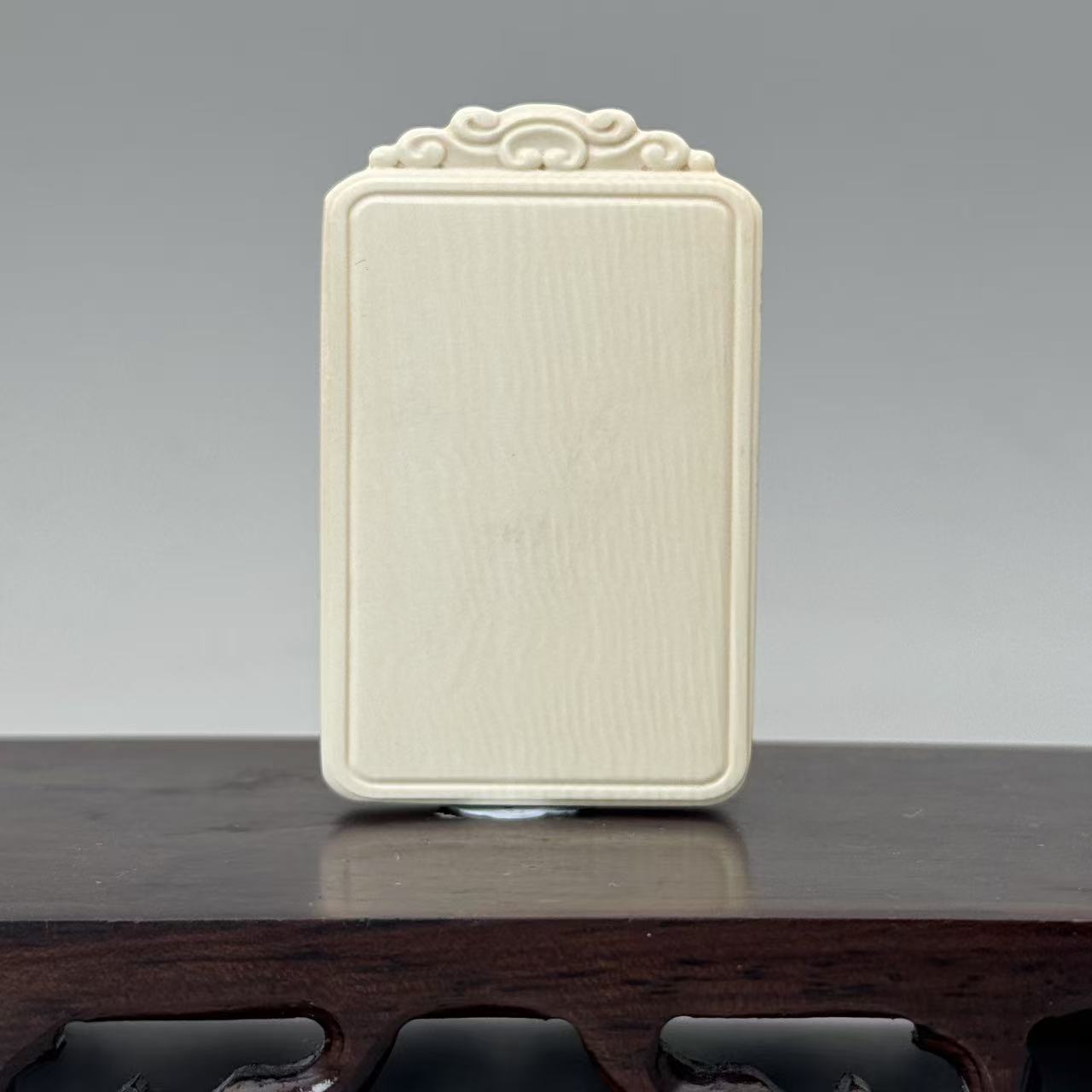 DEZHI/德志58*36*8mm无事牌微水印吊坠天然猛犸牙C409