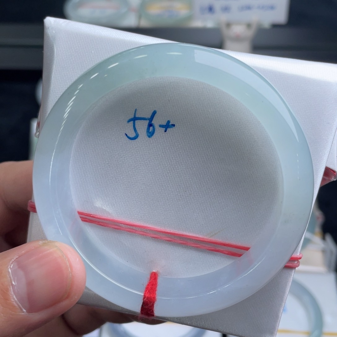 翡翠手镯未镶嵌翡翠手镯