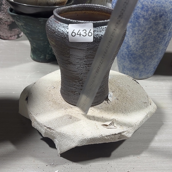 摆件高18，口10.5，有孔、6436