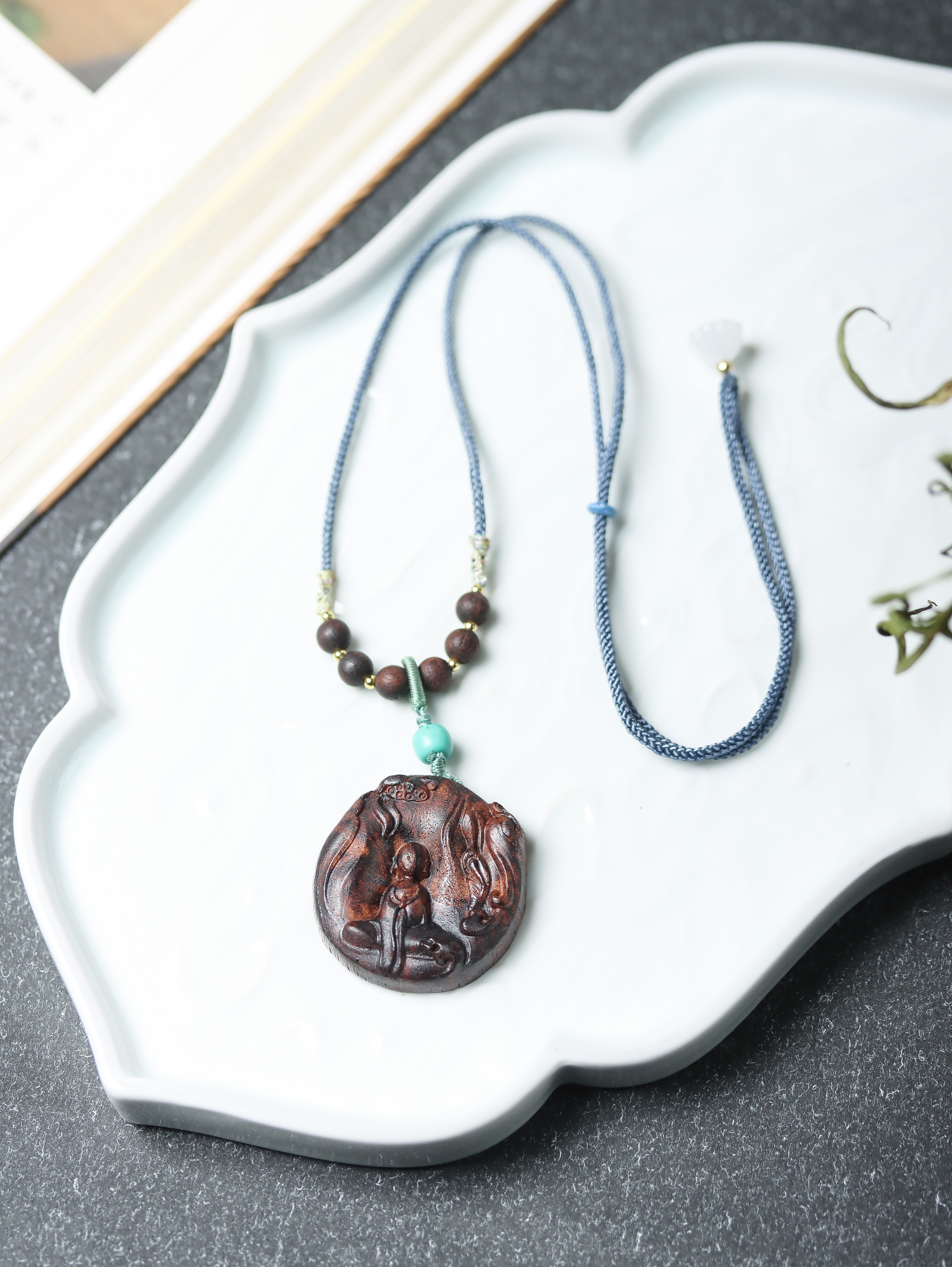 特价 降真香黄金甲无相佛吊坠  多样性发货