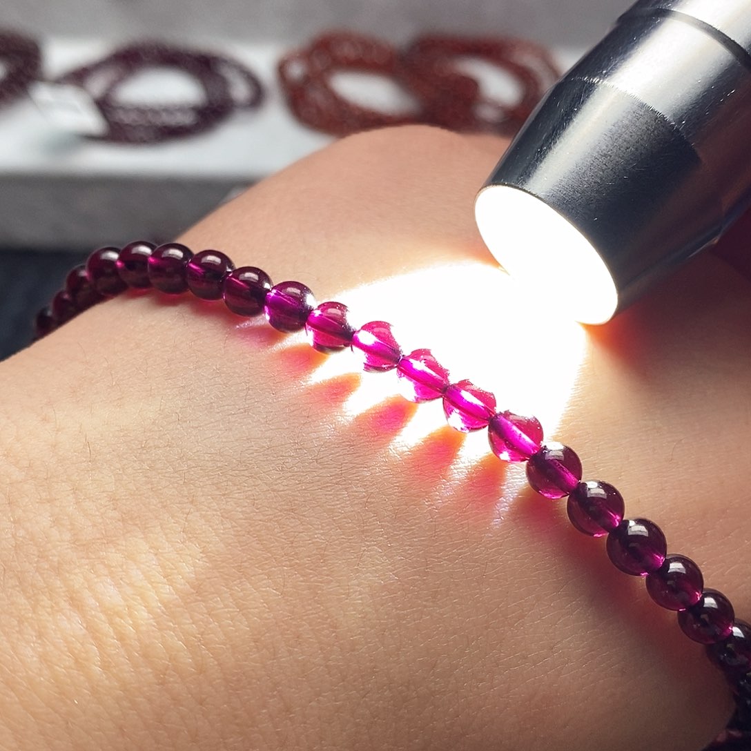 石榴石（紫牙乌）手链未镶嵌5.5mm紫牙乌单圈特价有瑕疵