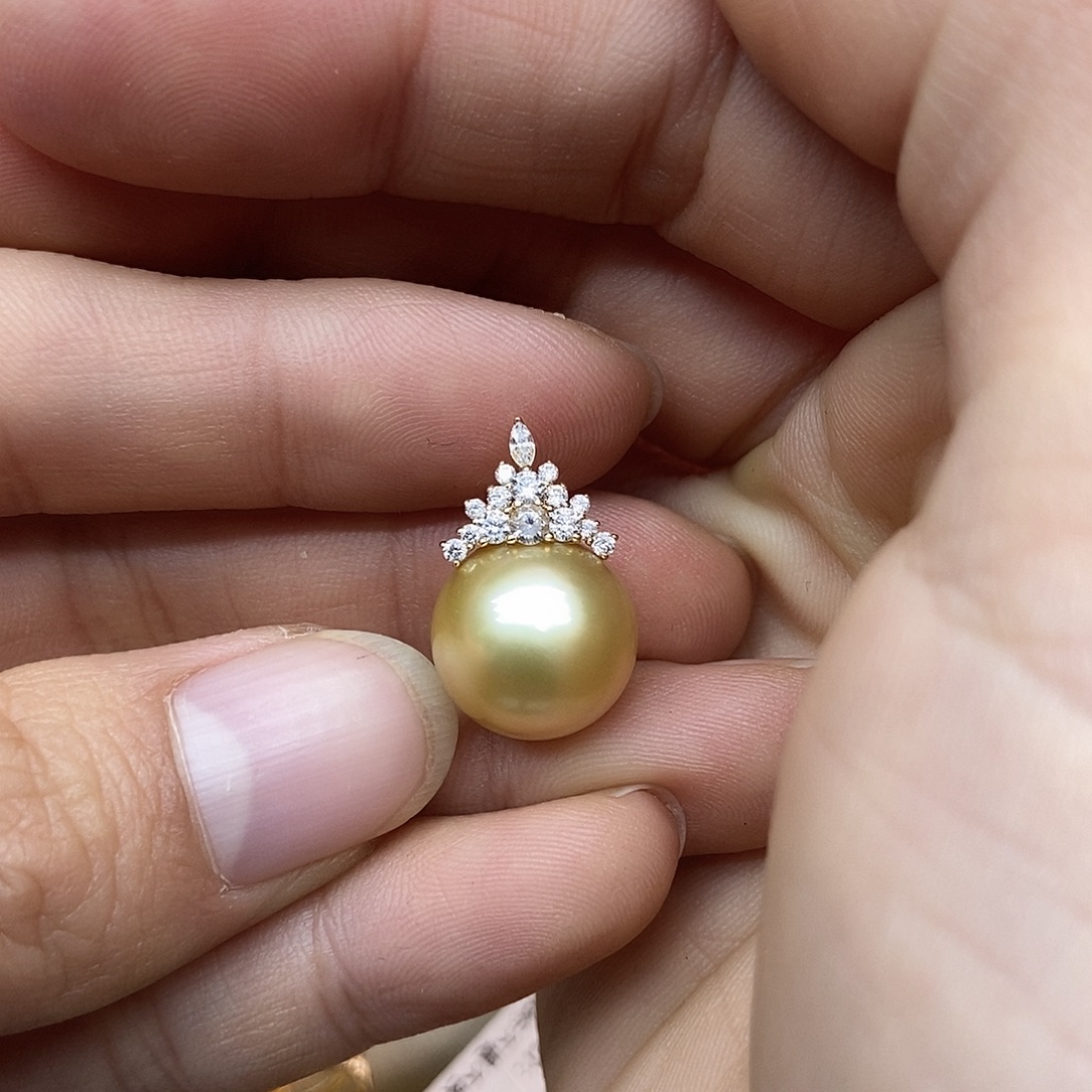 18K金镶嵌海水珍珠吊坠(不含链)