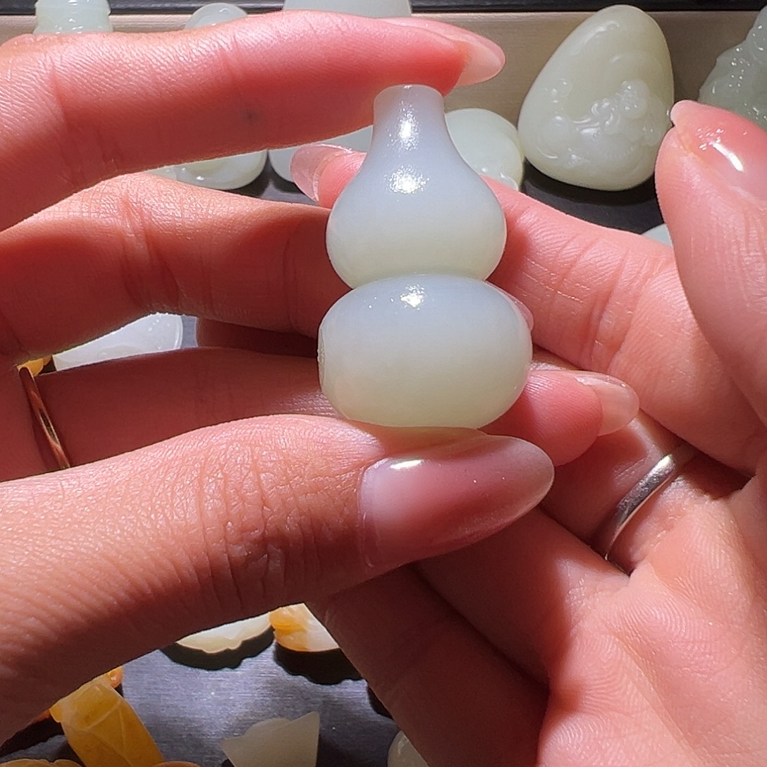 轻***宇和田玉未镶嵌颈饰