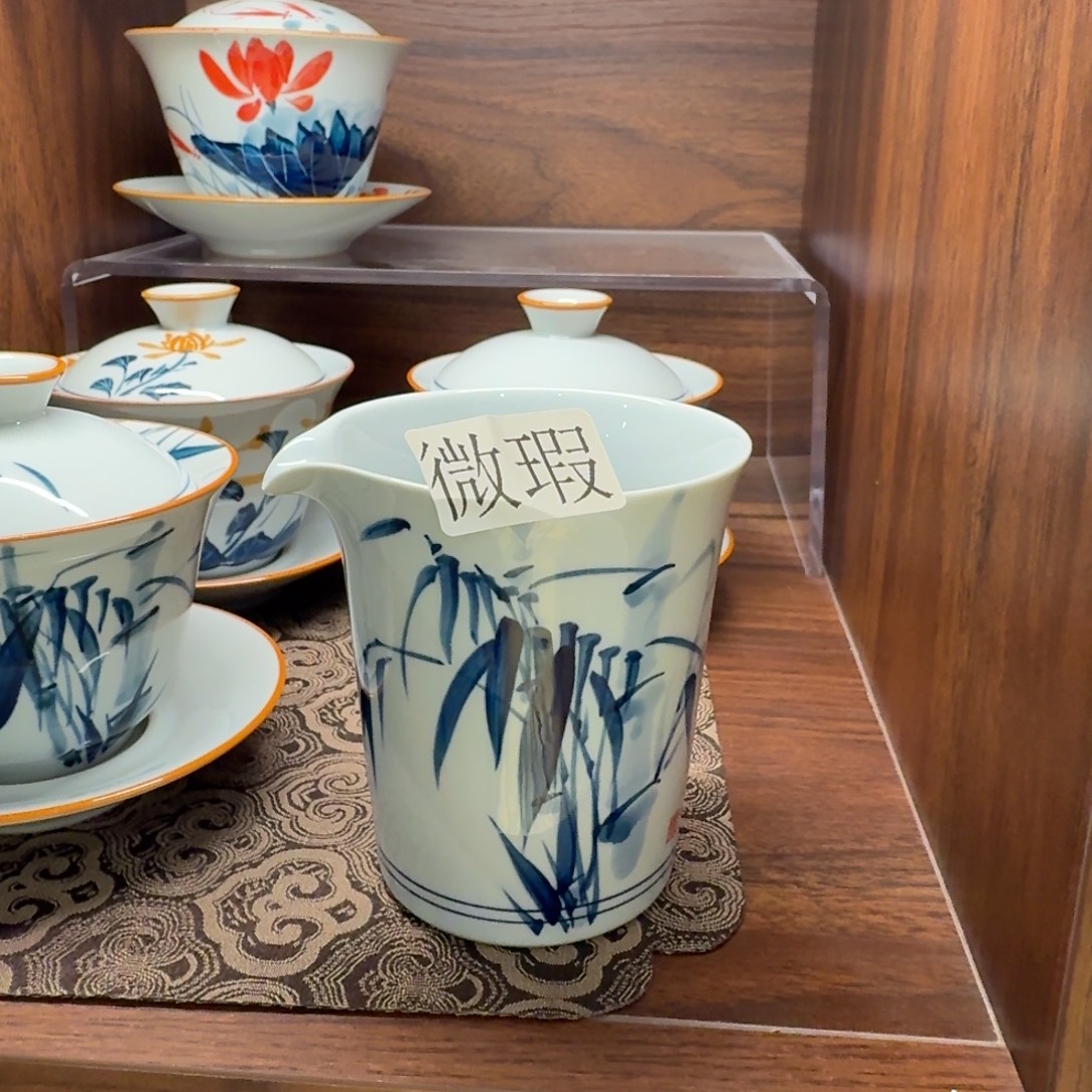 釉下手绘茶具微瑕