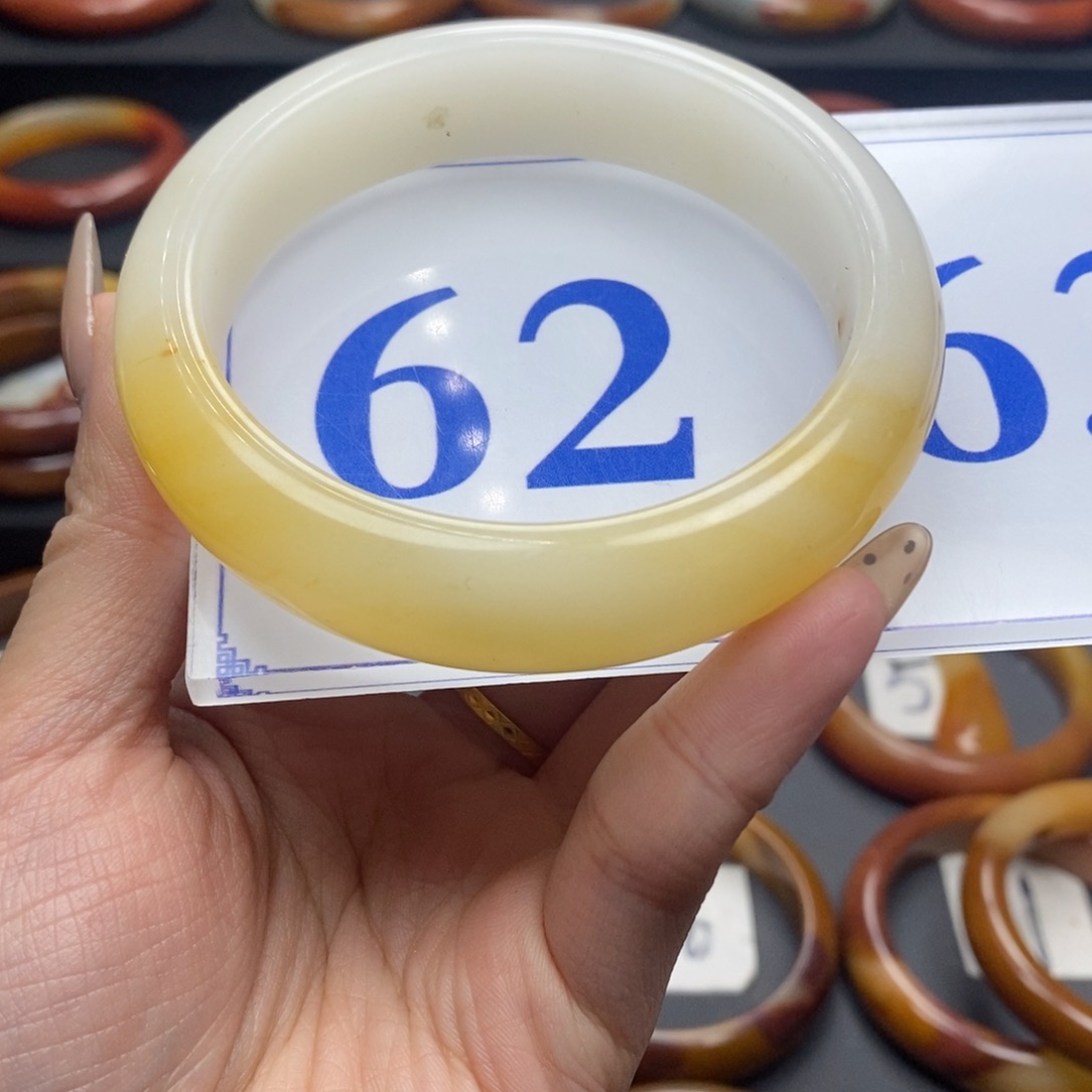 石英质玉（黄龙玉）手镯未镶嵌