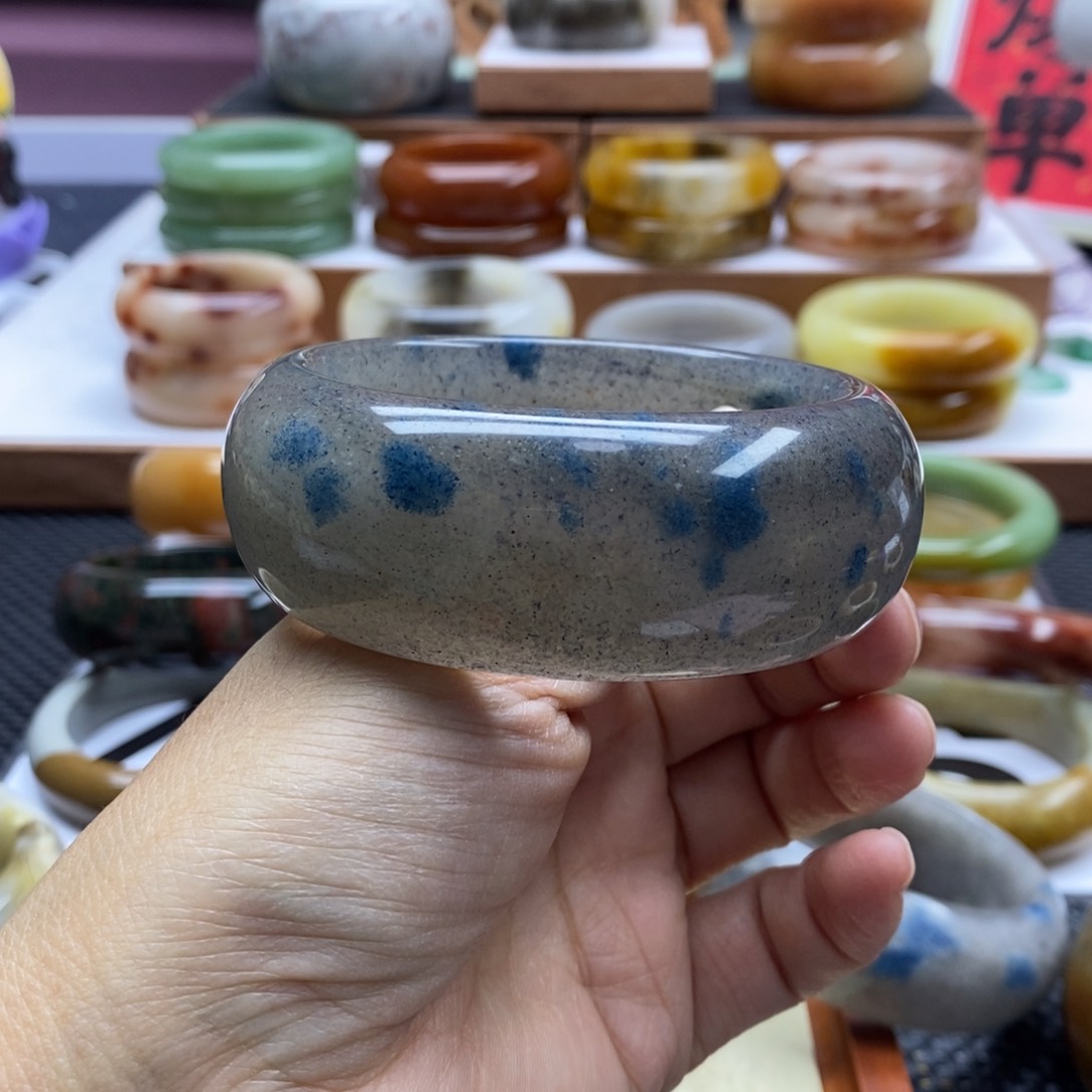石英质玉手镯未镶嵌咖*