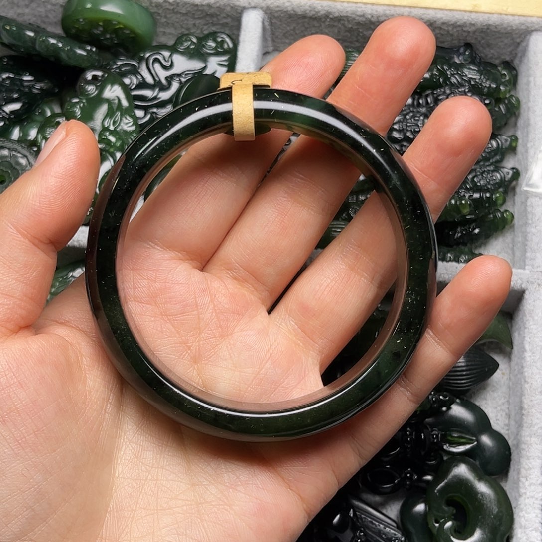 清***花蛇纹石玉未镶嵌颈饰