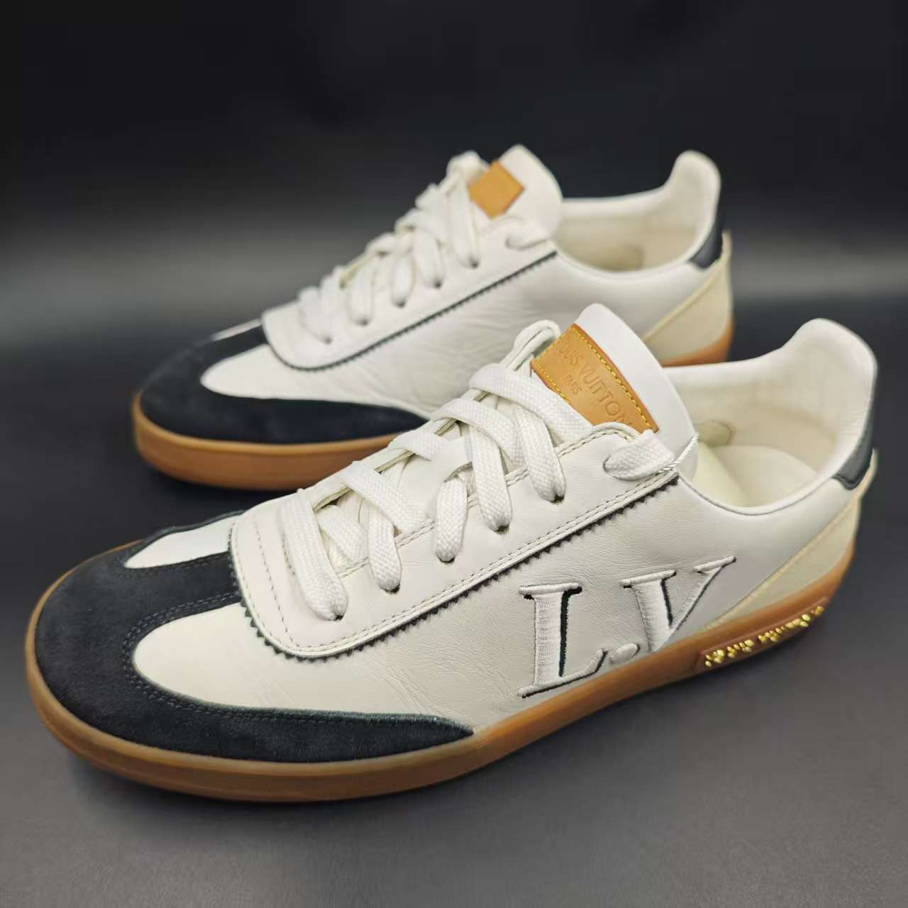 95新 LouisVuitton/路易威登 黑白经典德训板鞋38欧码 cat975