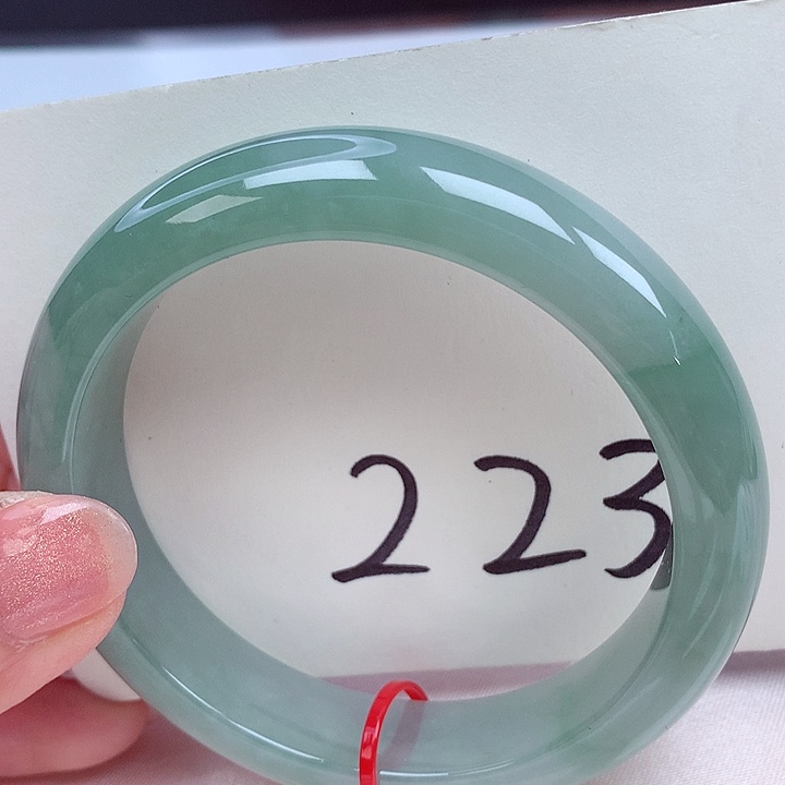 翡翠手镯未镶嵌翡翠