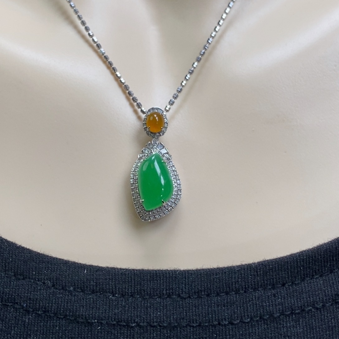 翡翠18K金镶嵌颈饰