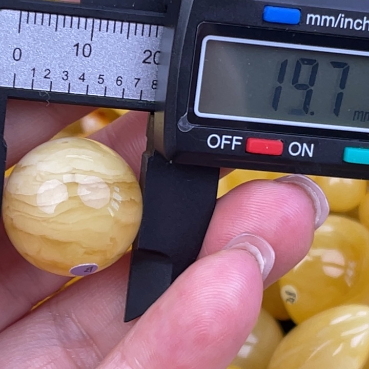 蜜蜡未镶嵌裸石微瑕379