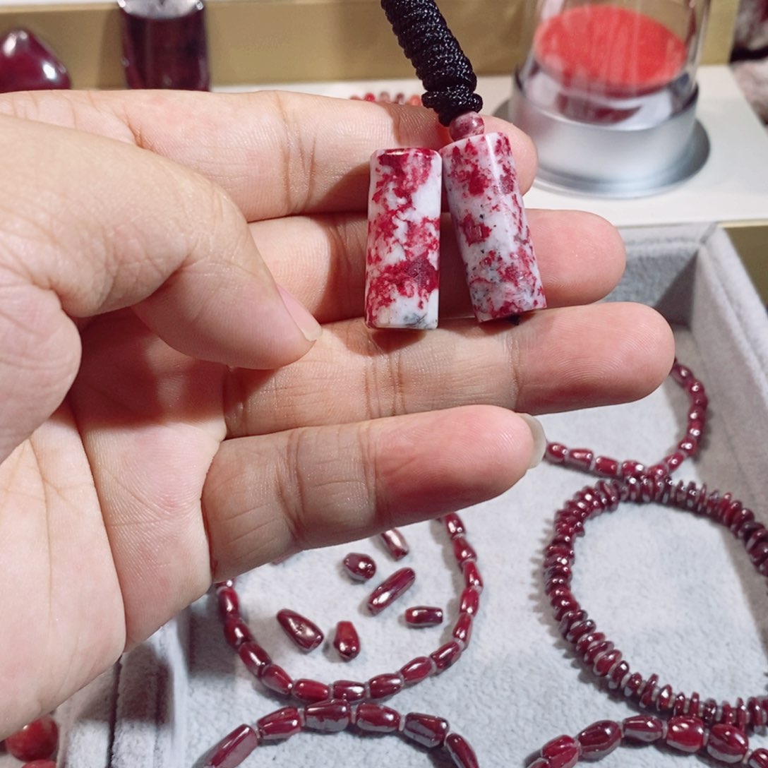 天然辰砂原石桶珠