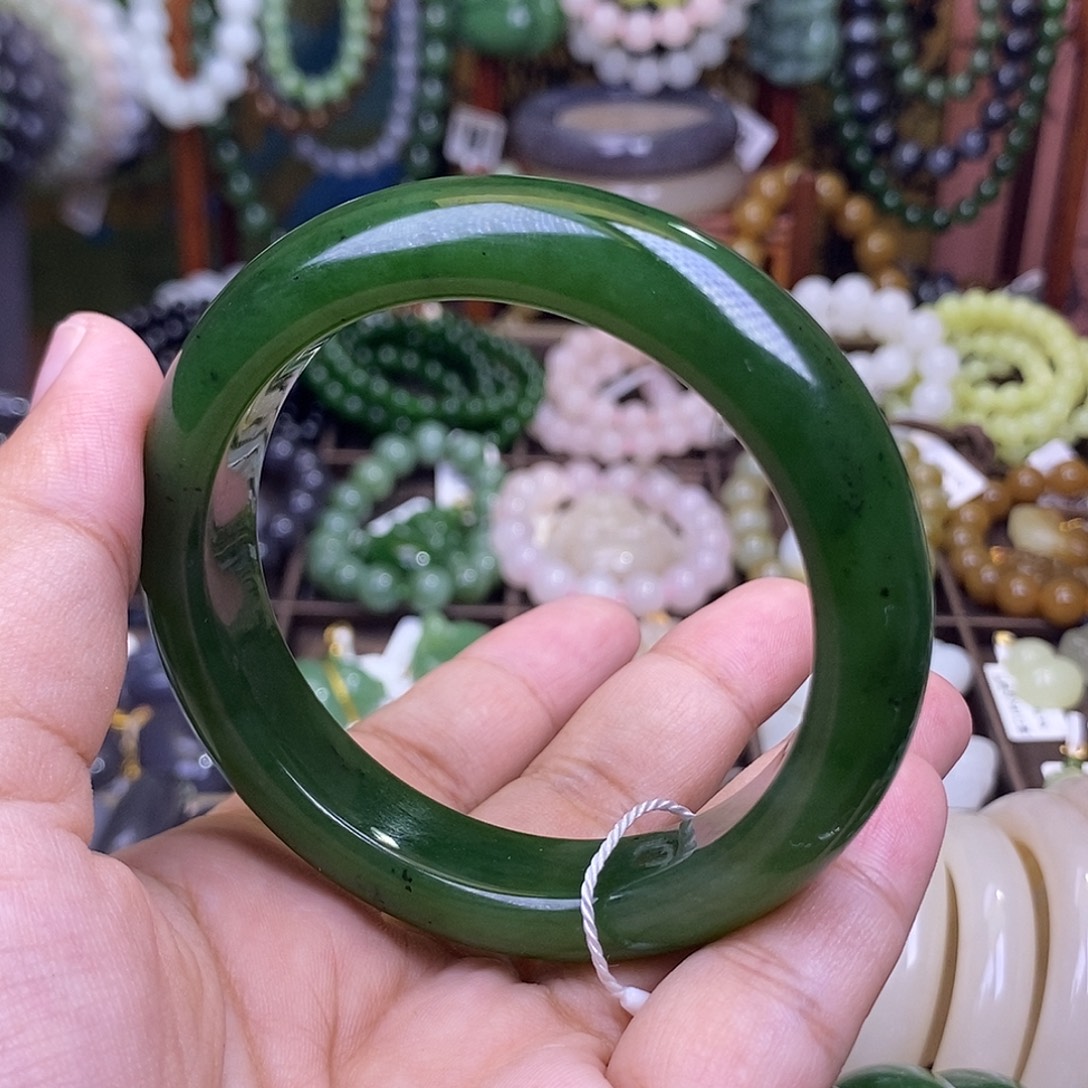和田玉未镶嵌颈饰收藏级碧玉俄料宽版轮胎菠菜绿手镯59
