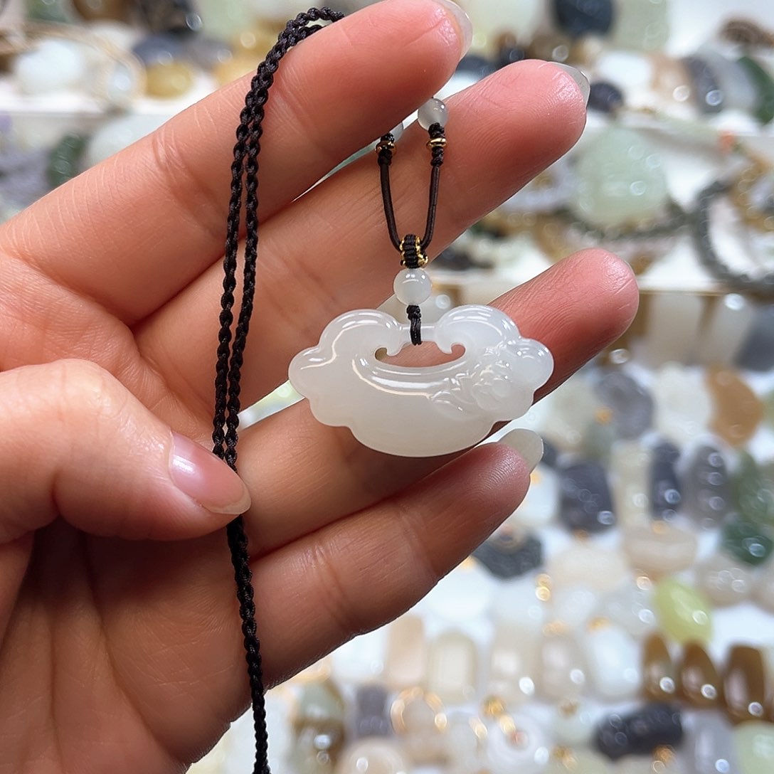 和田玉吊坠(赠链)未镶嵌