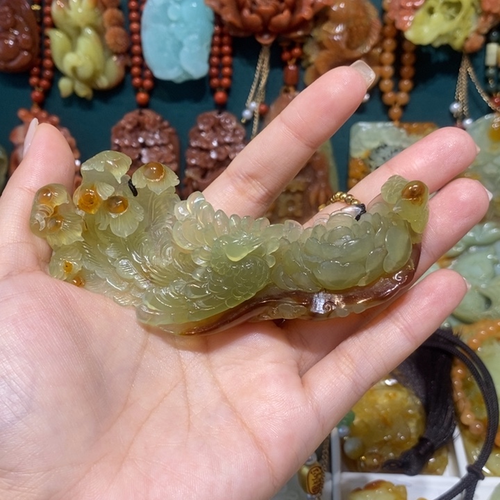 爱***疗蛇纹石玉未镶嵌颈饰