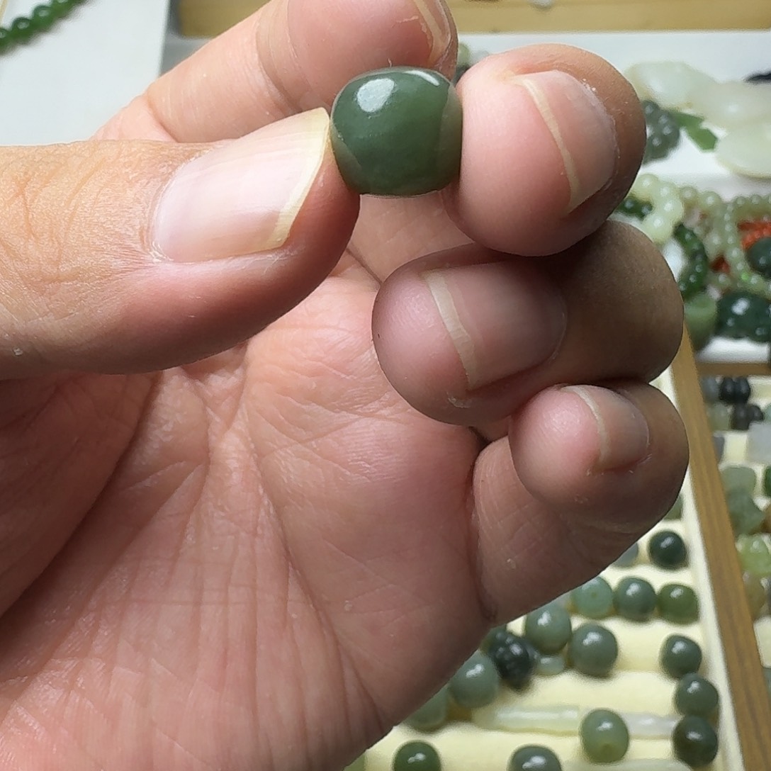 和田玉未镶嵌珠宝半成品和田玉且末老型10㎜