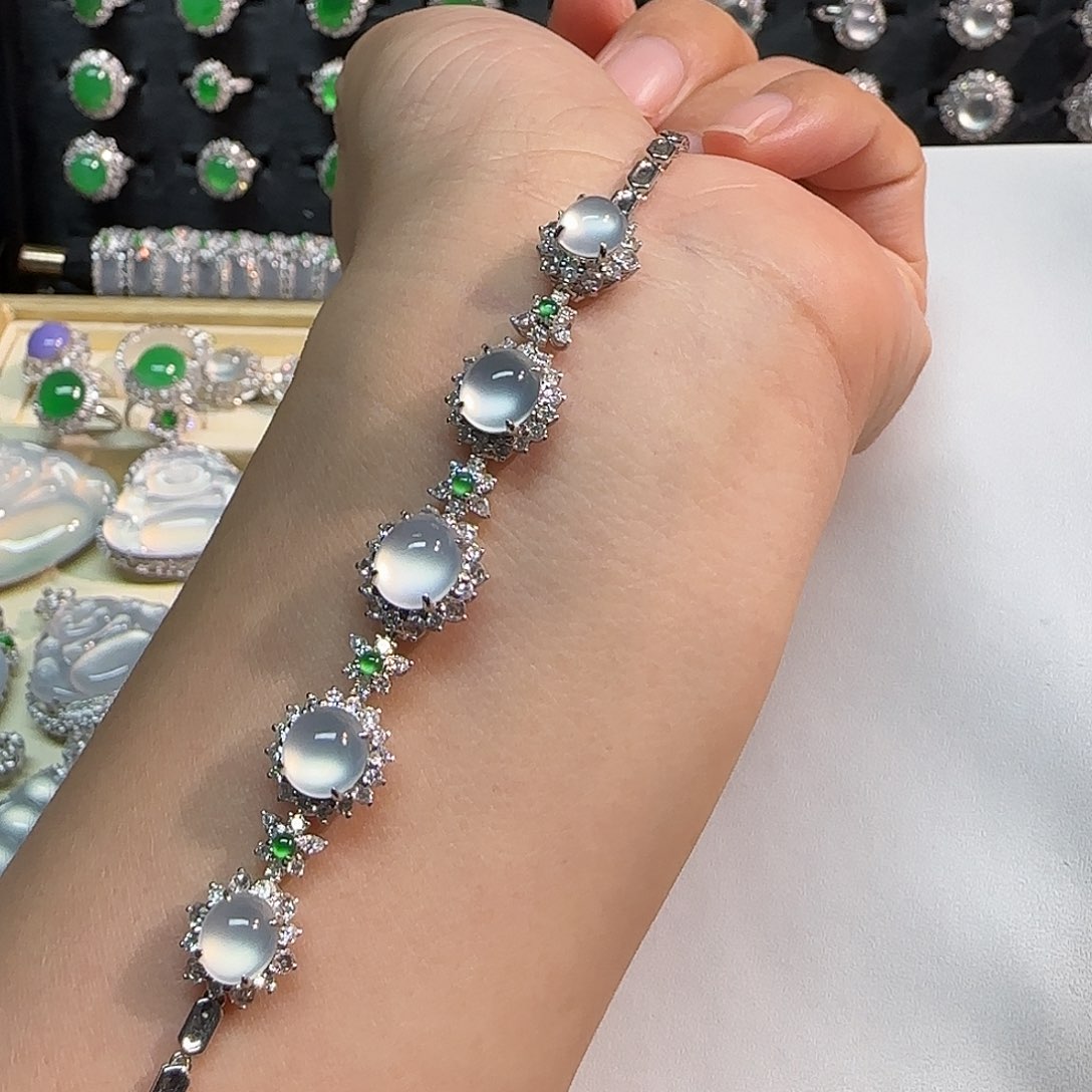 翡翠18K金镶嵌手链蛋面