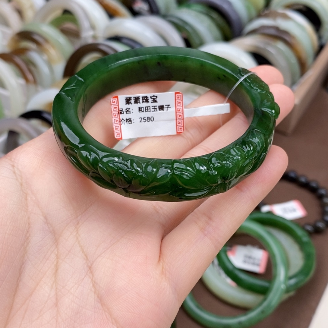 一***晨未镶嵌手镯和田玉碧玉手镯56.7#