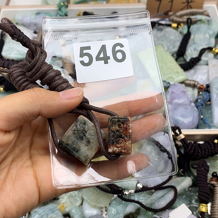 翡翠颈饰未镶嵌随**过翡翠