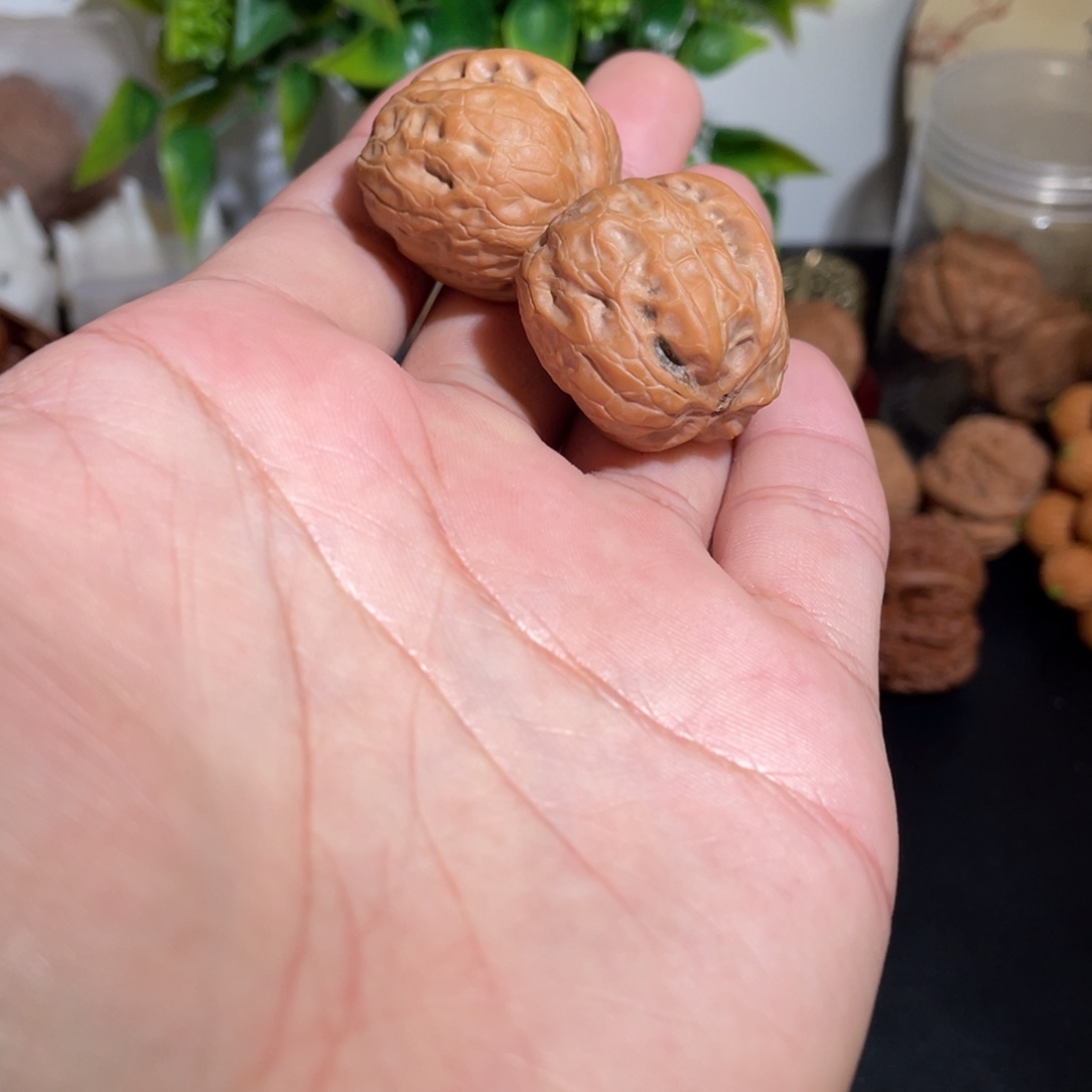 锅****文玩核桃把件29野生