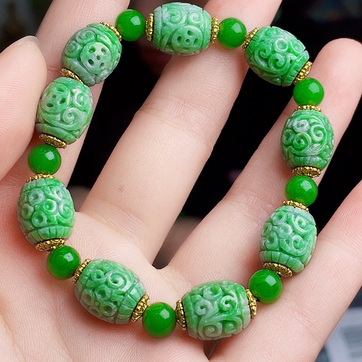 翡翠未镶嵌颈饰多样性