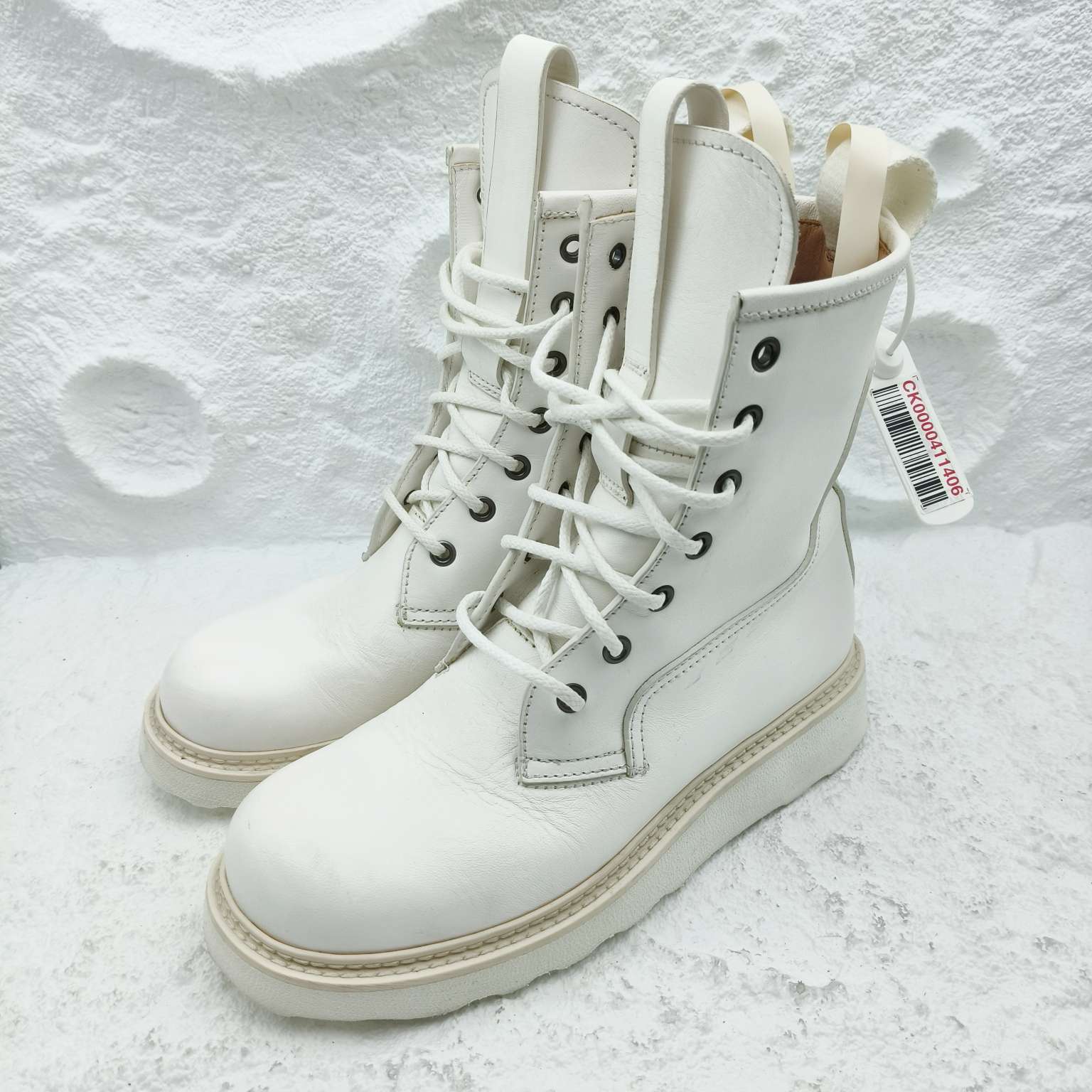 95新 BOTTEGA VENETA/葆蝶家 /白色/女士马丁靴/37码/非全新