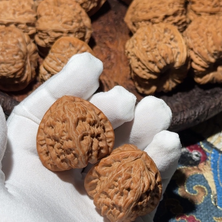 C***Y把件文玩核桃三角白36