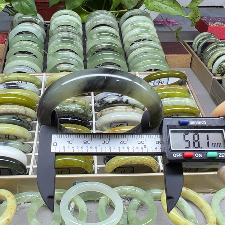 蛇纹石玉未镶嵌手镯18