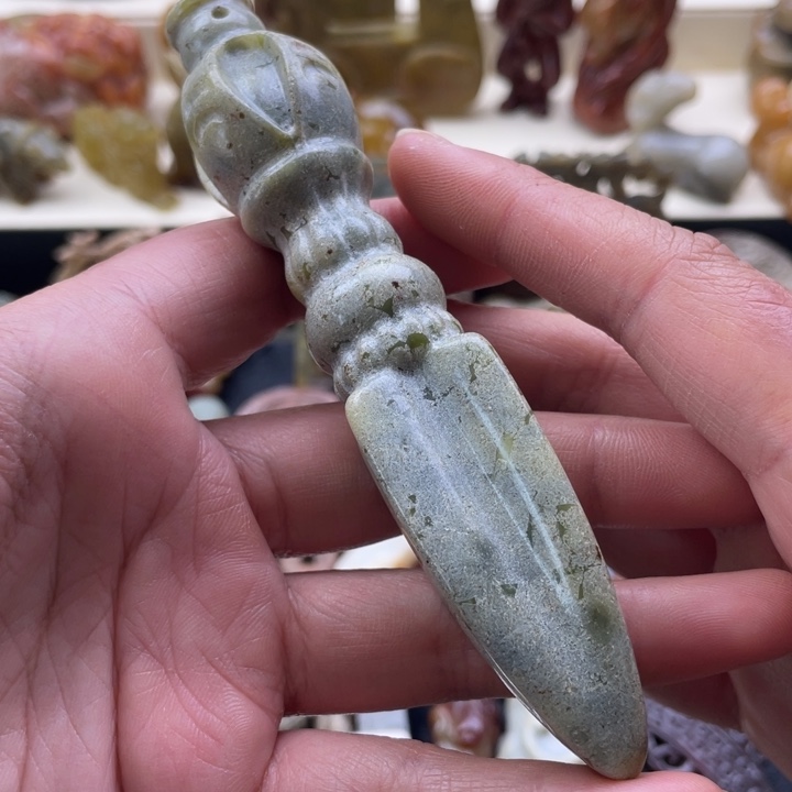 蛇纹石玉未镶嵌颈饰