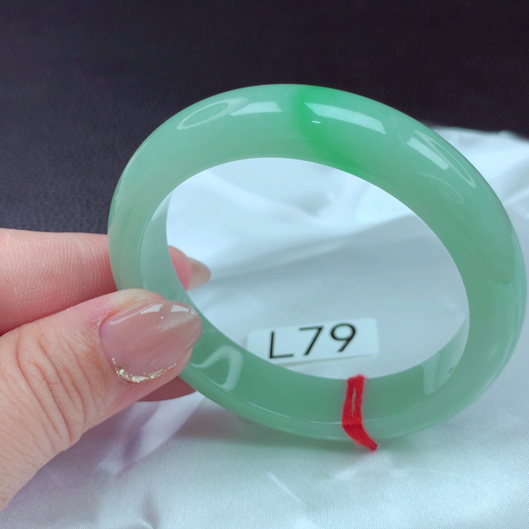 翡翠手镯未镶嵌手镯88