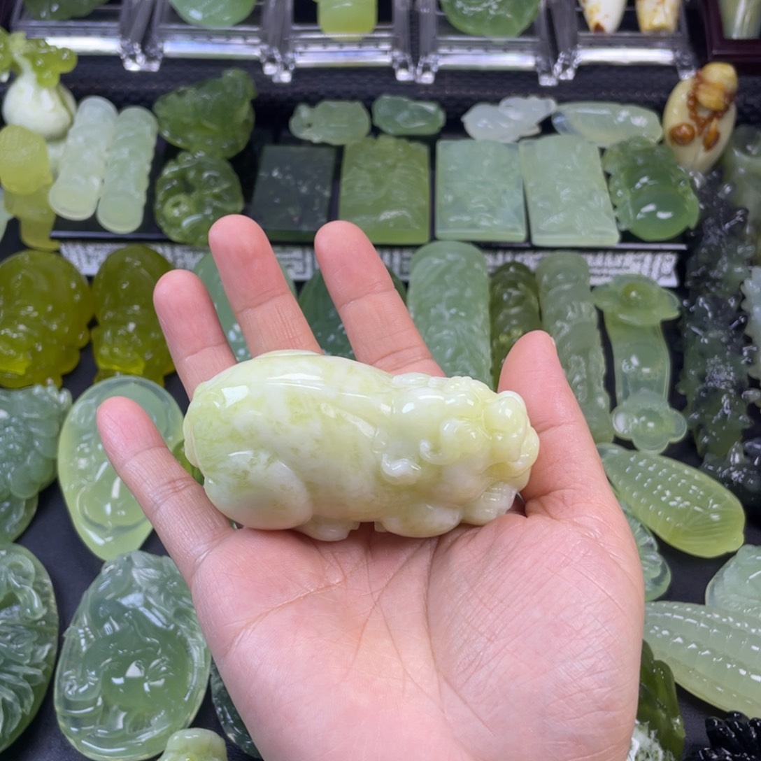 蛇纹石玉未镶嵌珠宝奇石