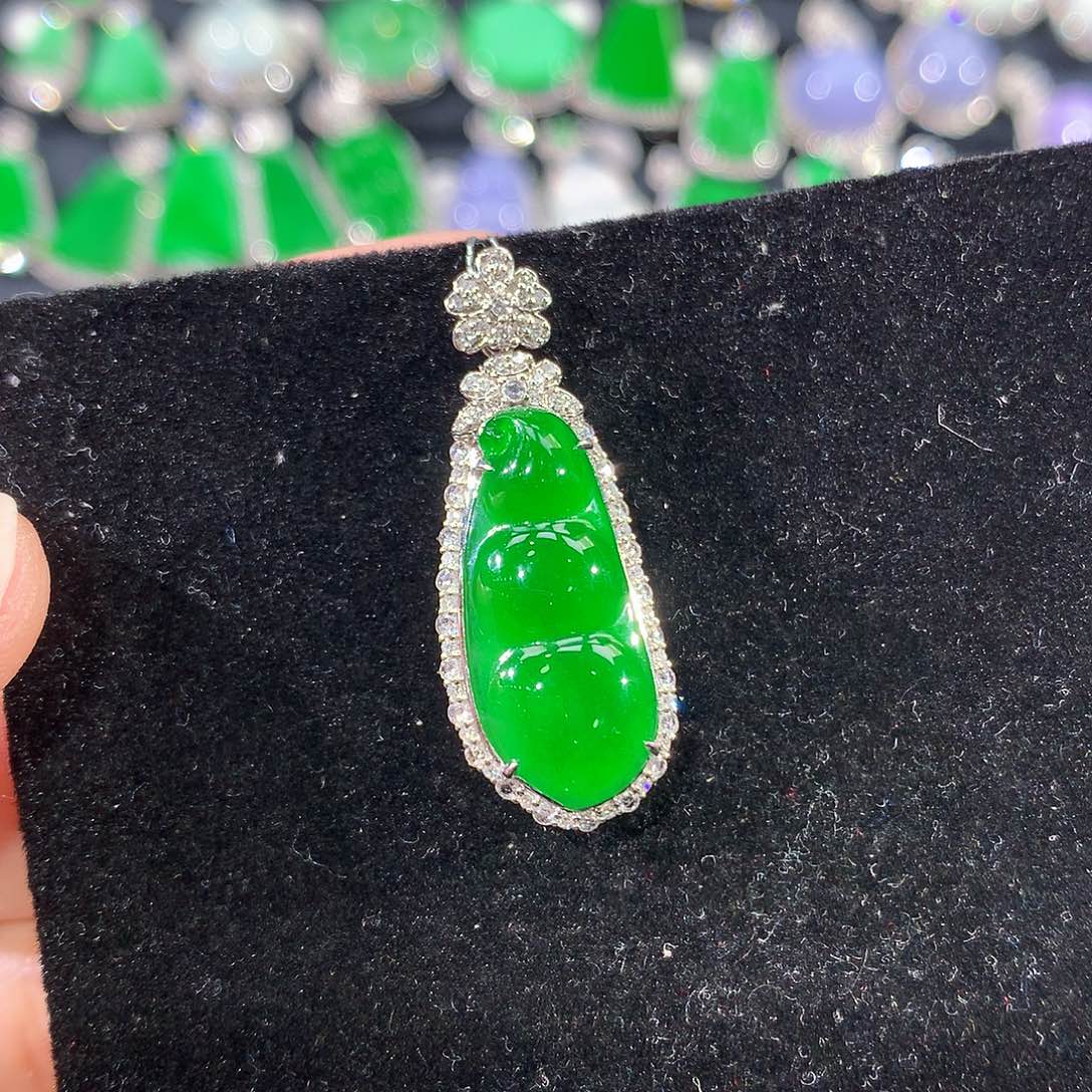 翡翠18K金镶嵌颈饰