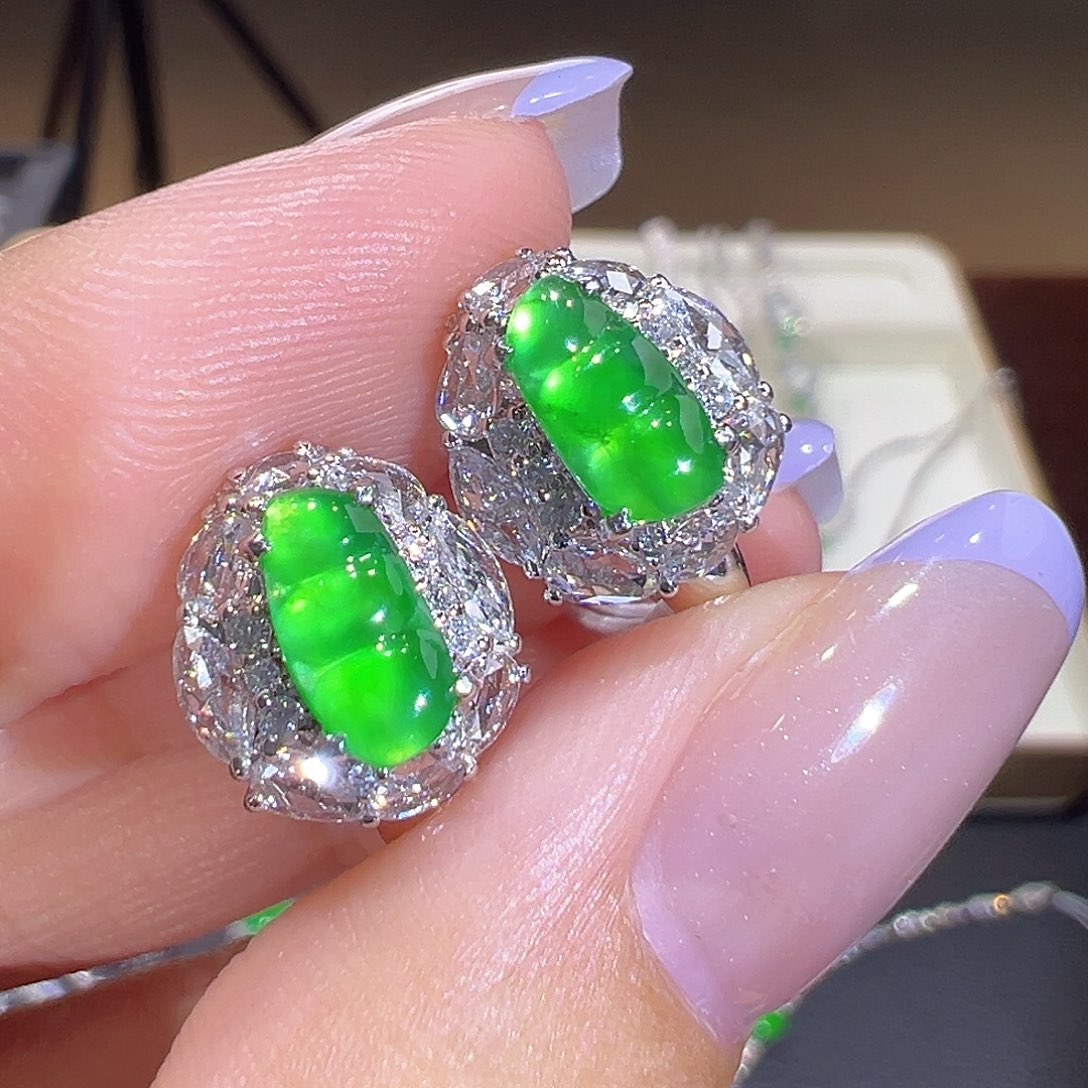 翡翠18K金镶嵌耳环翡翠