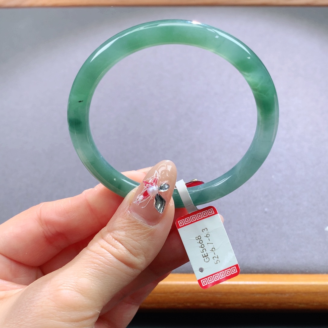 翡翠手镯未镶嵌天然翡翠手镯