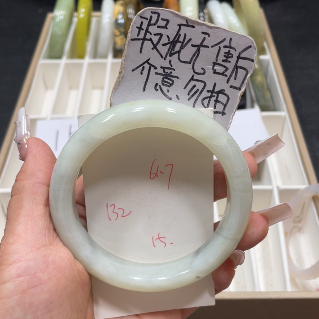 蛇纹石玉未镶嵌手镯