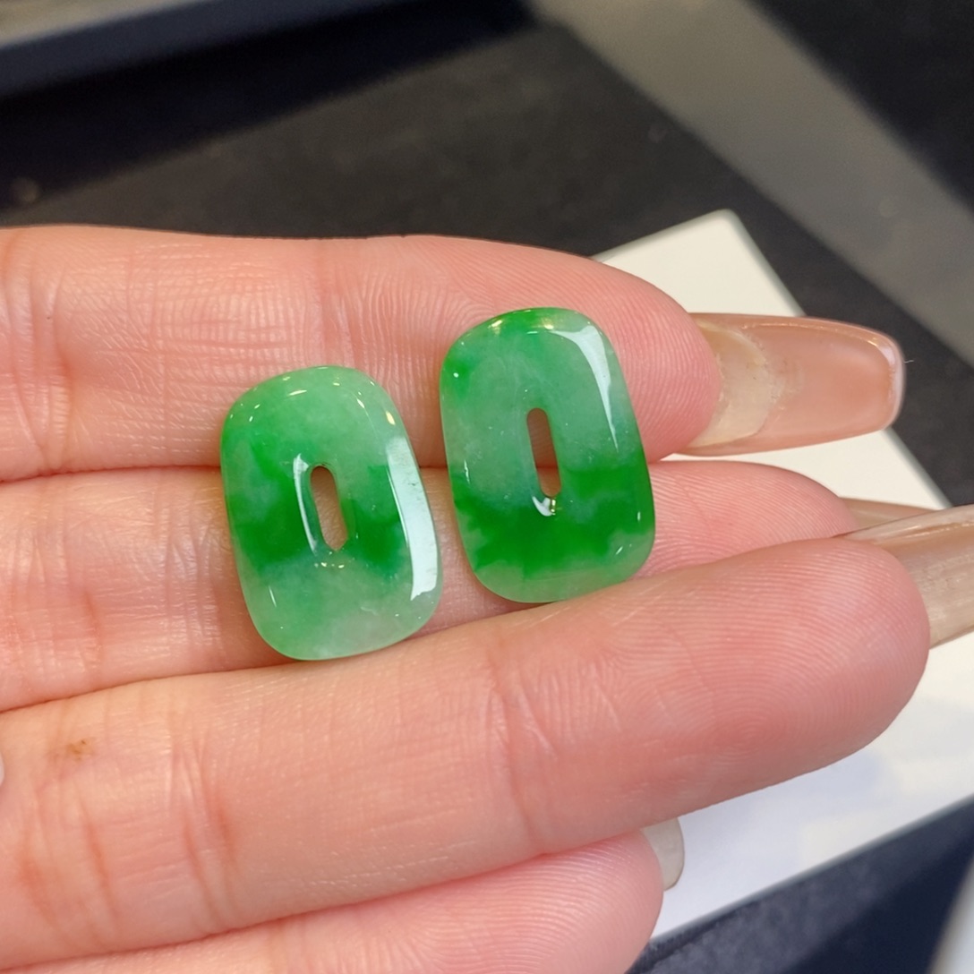 翡翠耳饰未镶嵌福贝