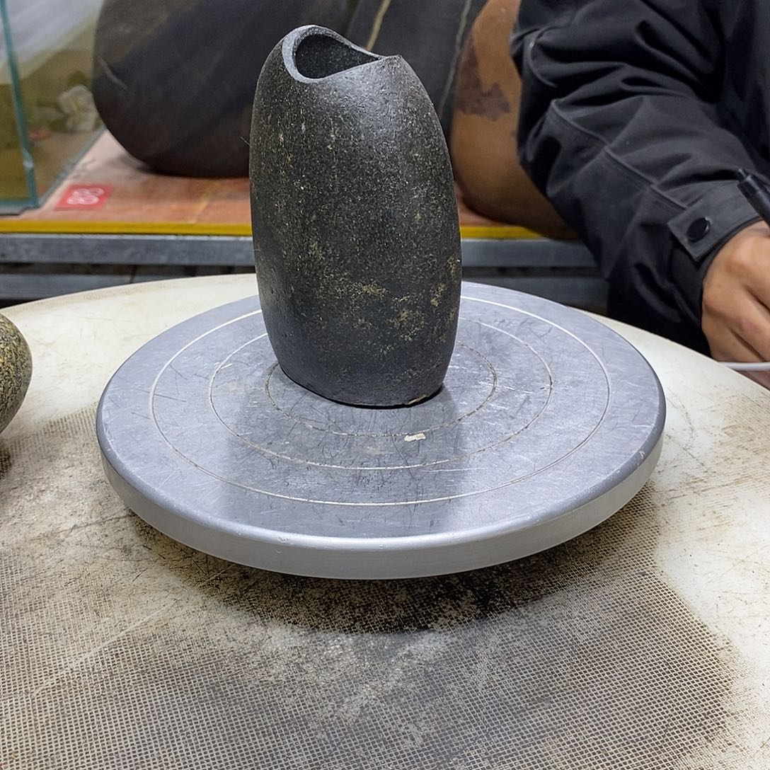 和***子石头花瓶非常漂亮哦