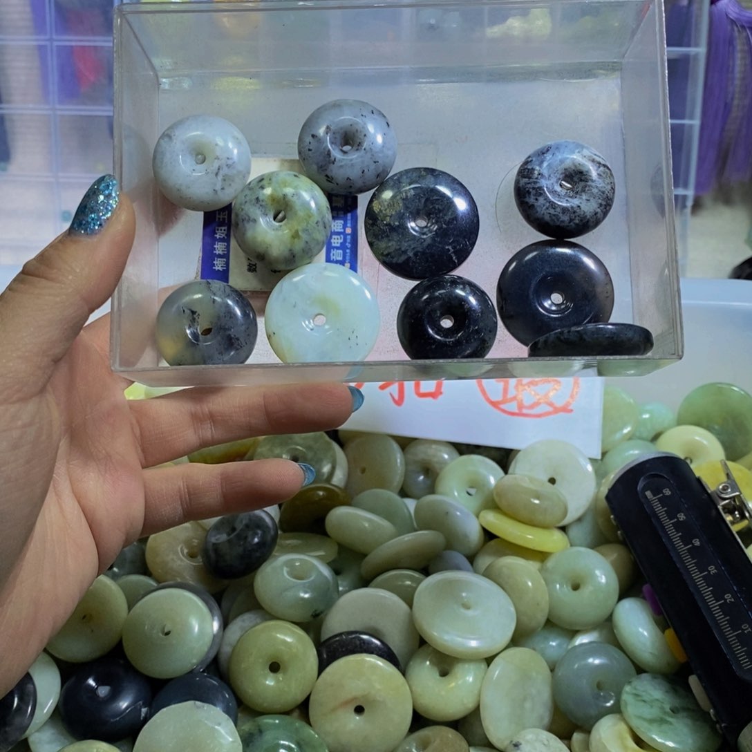 蛇纹石玉未镶嵌颈饰431