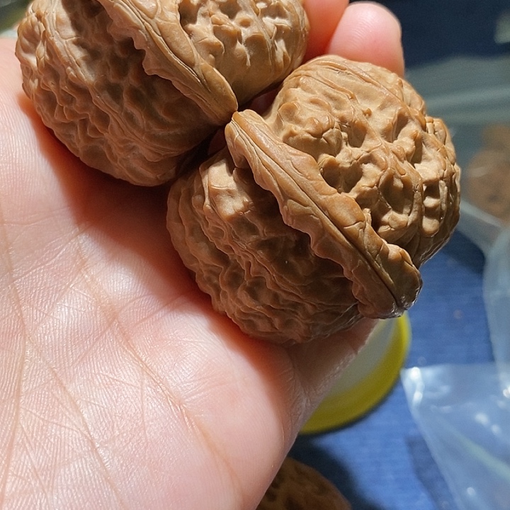 大***山文玩核桃吊坠白狮子