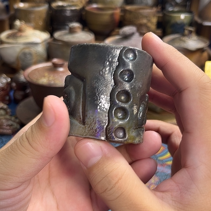 土为骨，火作衣，风成韵，火用热情赋予陶生命