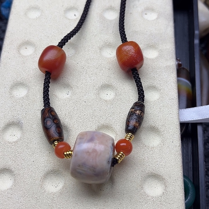 乌***师玛瑙/玉髓未镶嵌手链