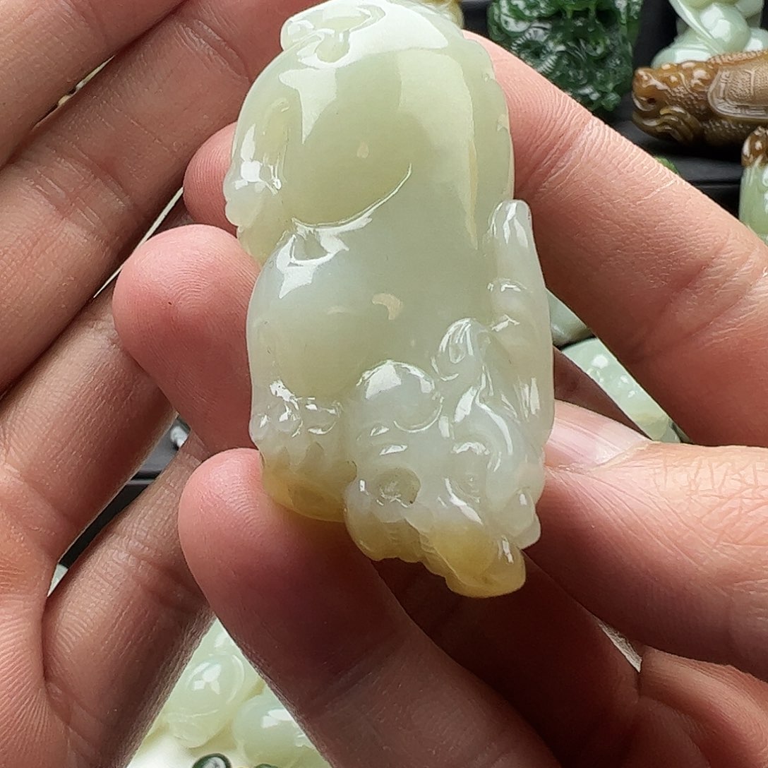 和田玉挂件未镶嵌妇**友